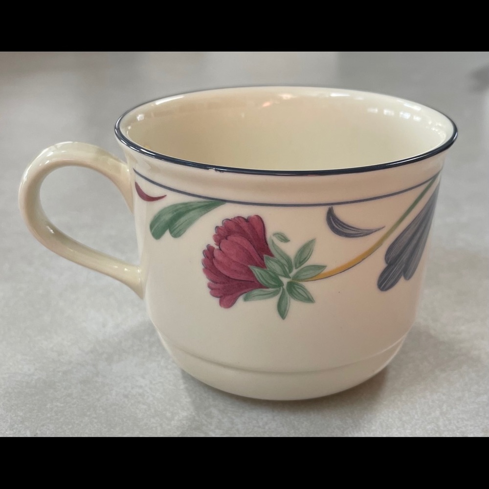 Lenox poppy on blue ☕️
